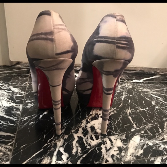 Christian Louboutin Round Toe marble Heels sz 41. - Picture 3 of 8